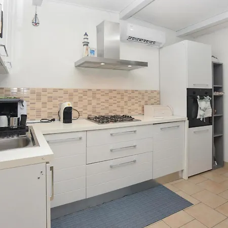 2 Bedroom Gorgeous In *