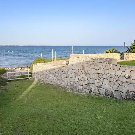 2 Bedroom Gorgeous In Hébergement de vacances *